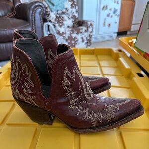 Ariat Dixon in Weathered Red size 7